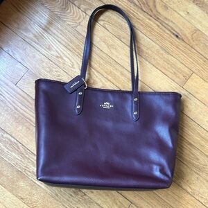 Coach Signature Tote Wine with Gold Hardware and Dustbag